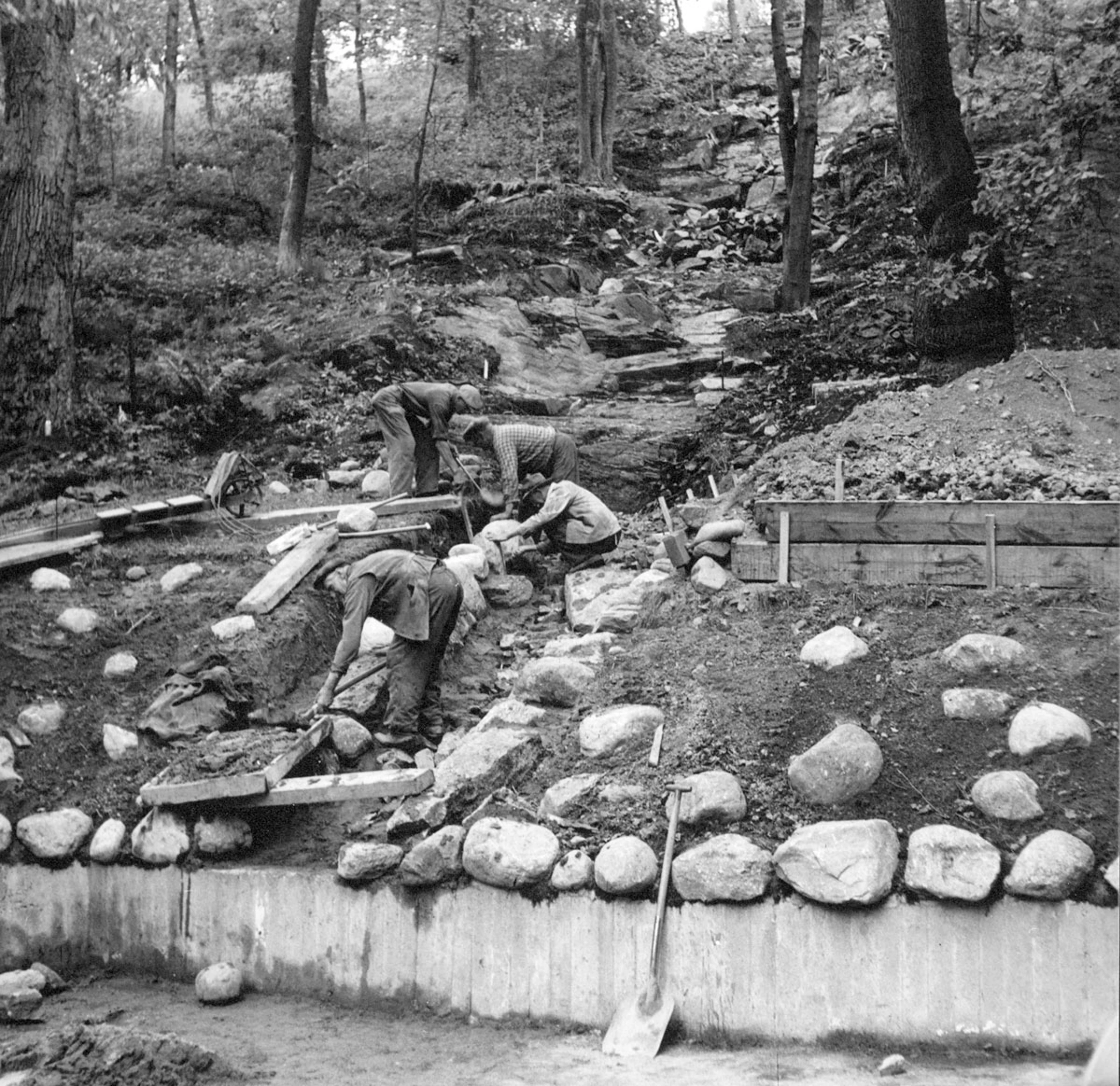 Vattenfallet anläggs sommaren 1947.