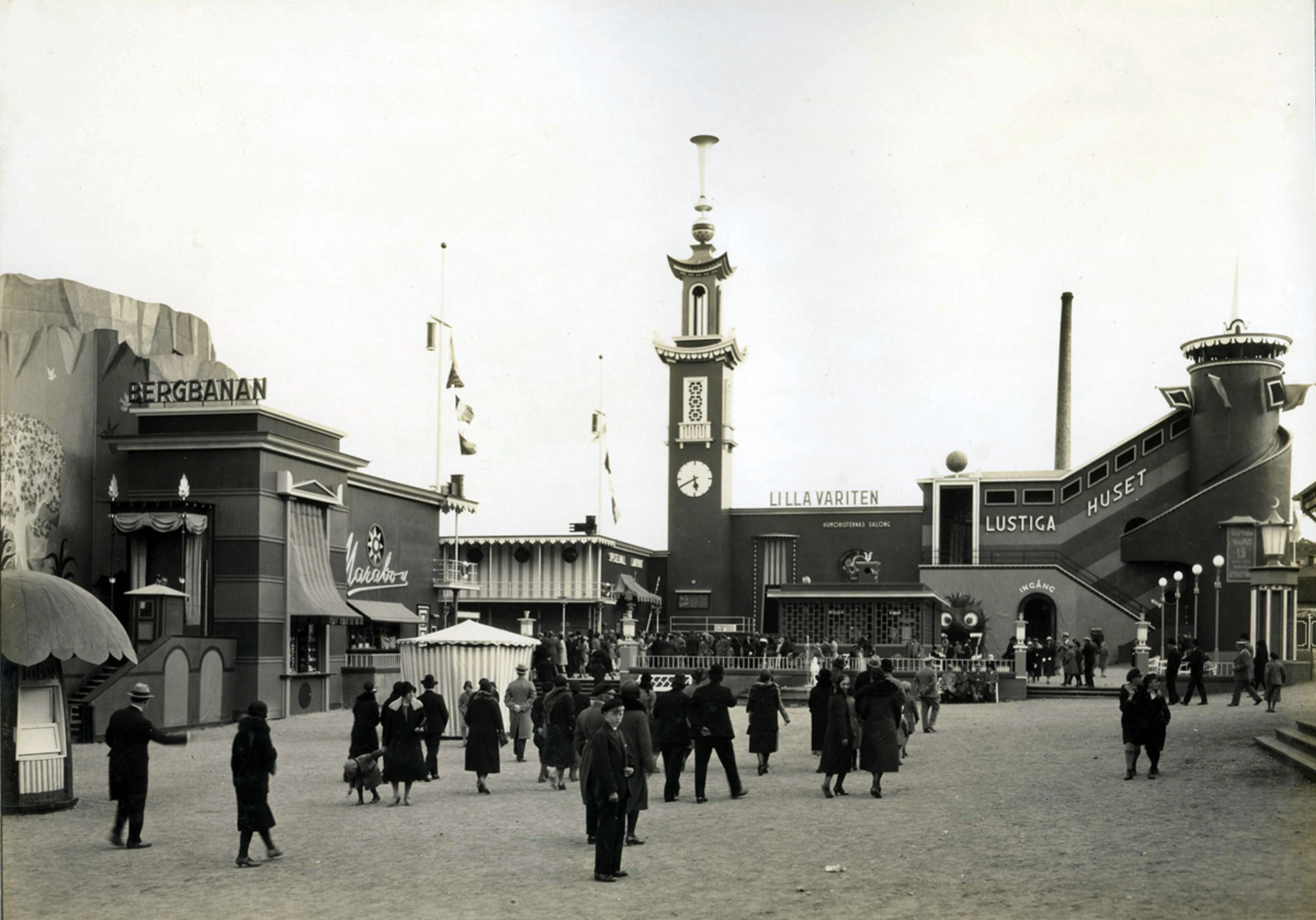 Södra gården, med bland annat Lustiga Huset, 1931.