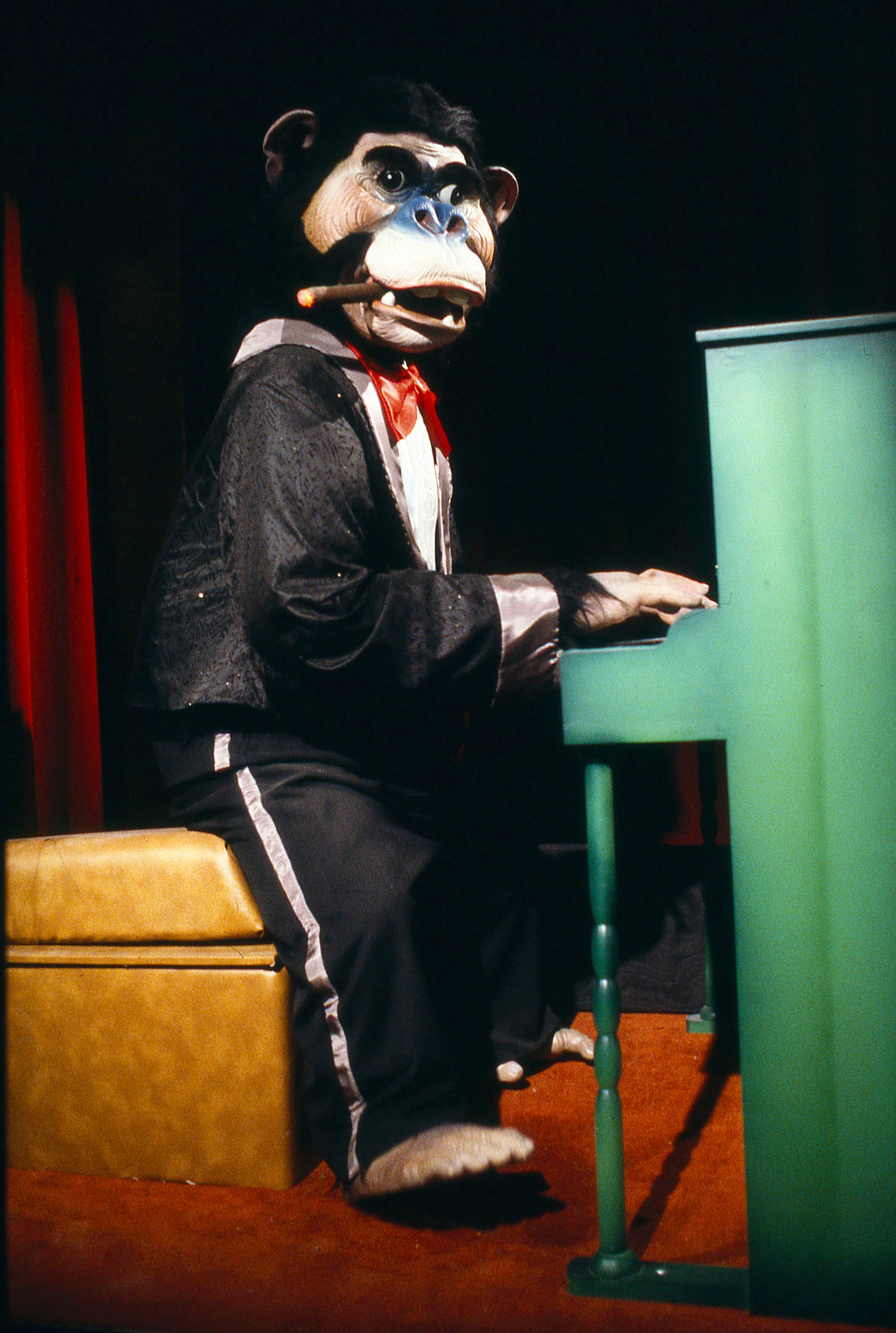 Ap-o-teket 1983