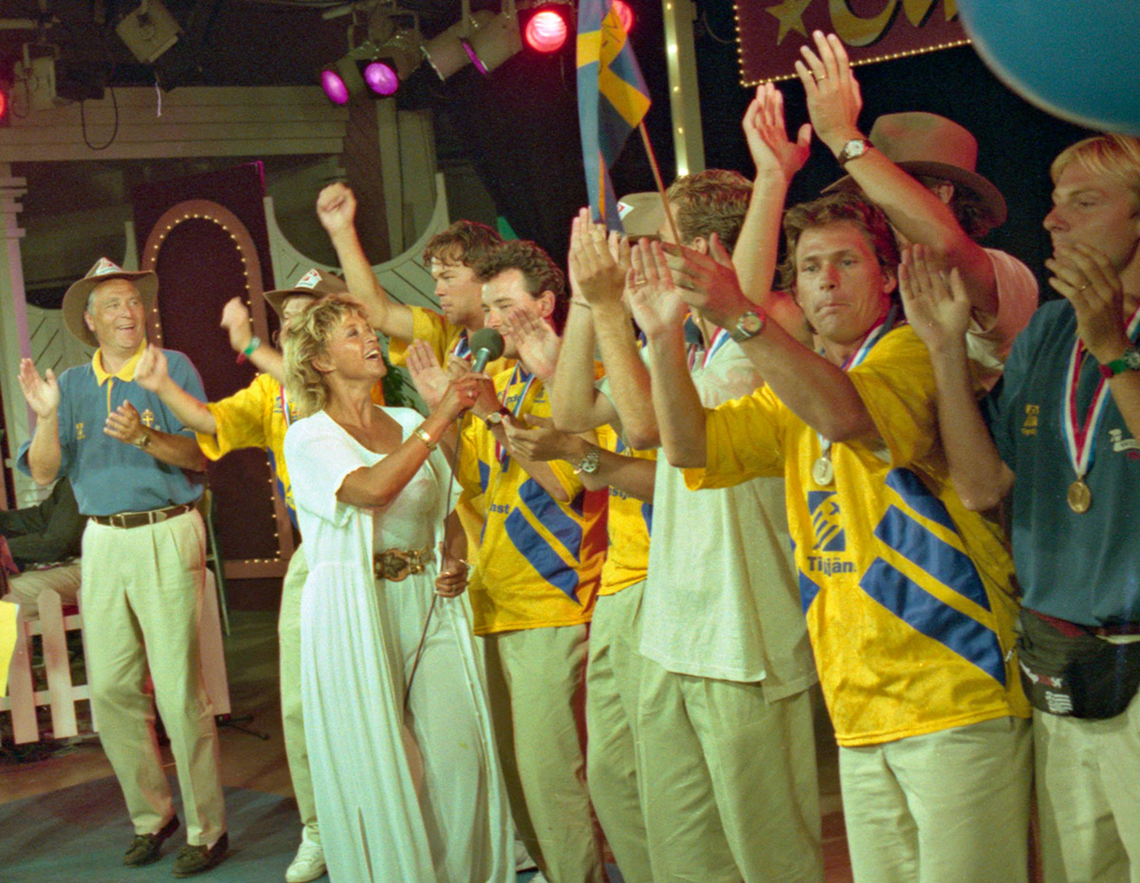 Svenska herrlandslaget i fotboll firas efter VM-bronset 1994.